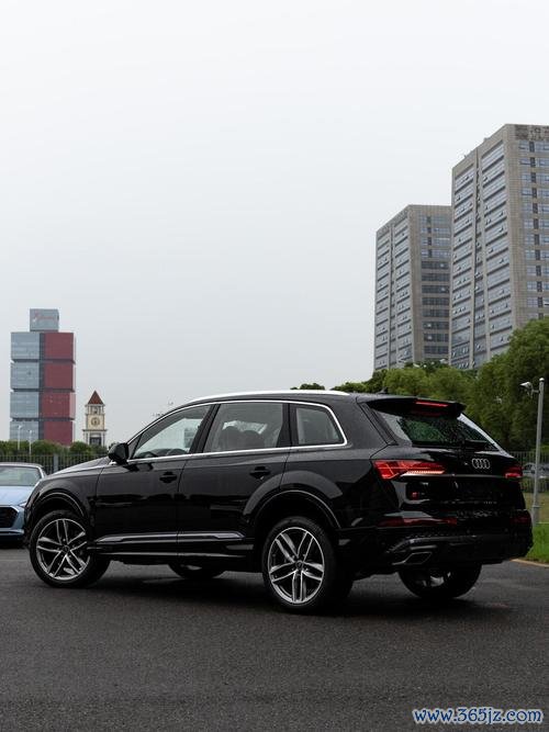 audiq7外匯車(2025奧迪Q7外匯車頂規豪華德制首選)