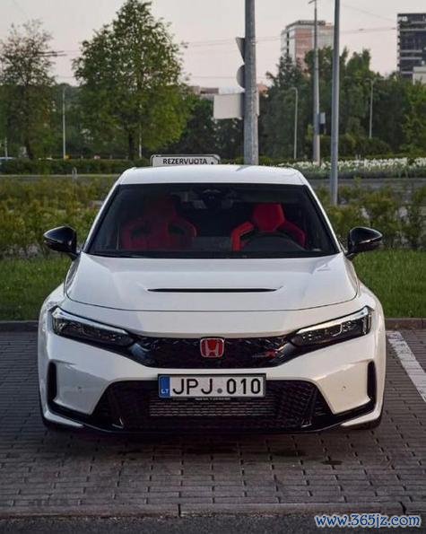 Civic Type R外匯車怎麼選？台灣車迷避坑必看價格與配置解析