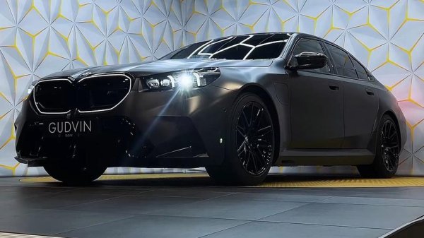 e63外匯車｜2024梅賽德斯-AMG 3.0T混動522kW性能巔峰，挑戰寶馬M5