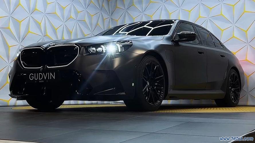 e63外匯車｜2024梅賽德斯-AMG 3.0T混動522kW性能巔峰，挑戰寶馬M5